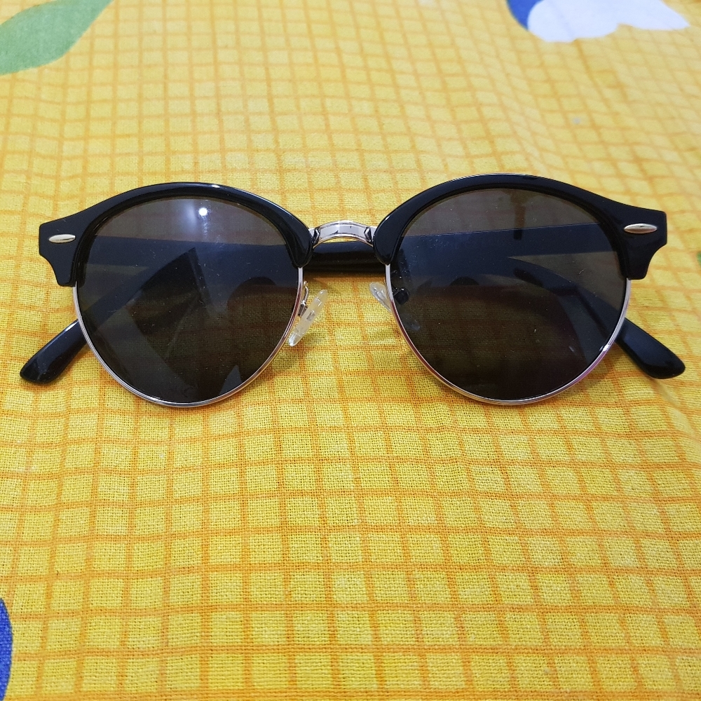 Sunglasses - Picture 3 of 5